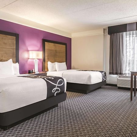 La Quinta By Wyndham Alexandria Airport Hotel Екстериор снимка