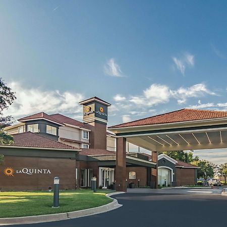 La Quinta By Wyndham Alexandria Airport Hotel Екстериор снимка