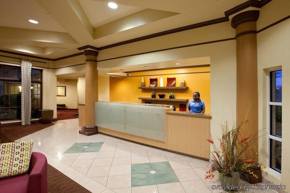 La Quinta By Wyndham Alexandria Airport Hotel Екстериор снимка