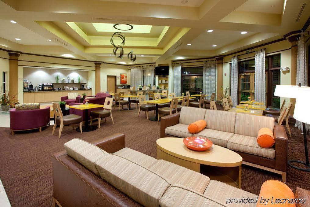 La Quinta By Wyndham Alexandria Airport Hotel Екстериор снимка