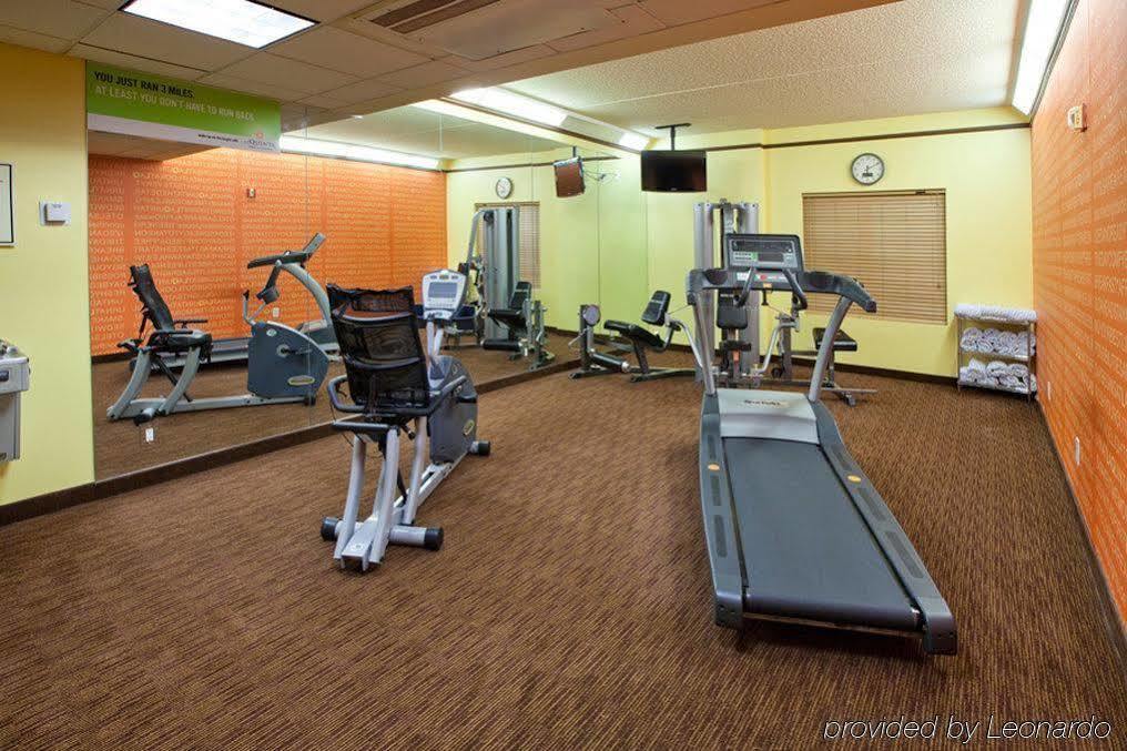 La Quinta By Wyndham Alexandria Airport Hotel Екстериор снимка
